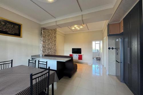 303 Beach Hurst
