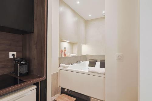 Camping - Lyon -  - LES BULLES DE MONA - Passion - Spa - Clim - Image #1