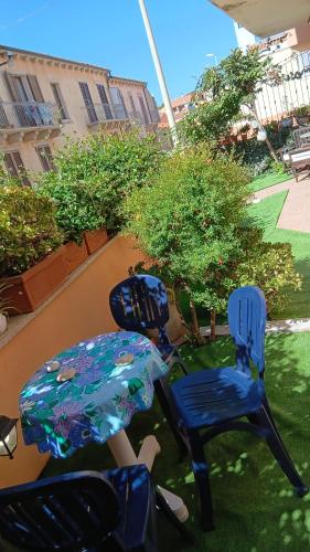 CENTRAL ROOM with private bathroom, no smoking, Palau (foto 9)