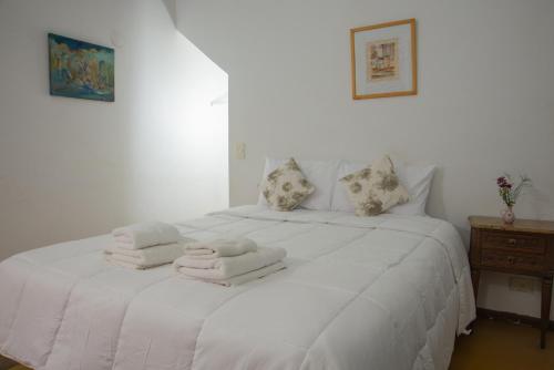 4 twin beds