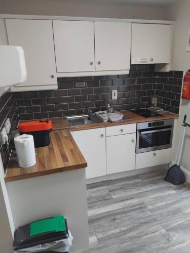 Matty's Pub - Apartment's in แคร์ลอว์