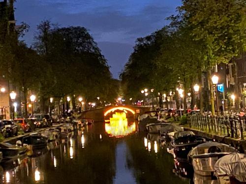 JoyJoyJoy the White Wilde ecolicious studio in a historic Canalhouse from 1799 with terrace at the canals, Amsterdam (photo 7)