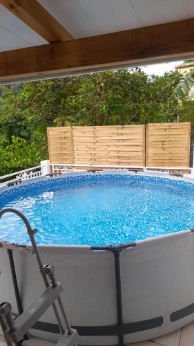 مسبح, Frédovacances logement iGloo-LOVE (Fredovacances logement iGloo-LOVE) in ديامنت