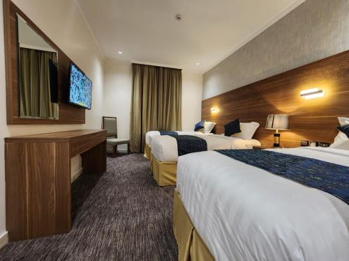 3 twin beds