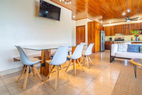4 bedroom-sleep 9-private pool-gated-Ojochal in Ojochal