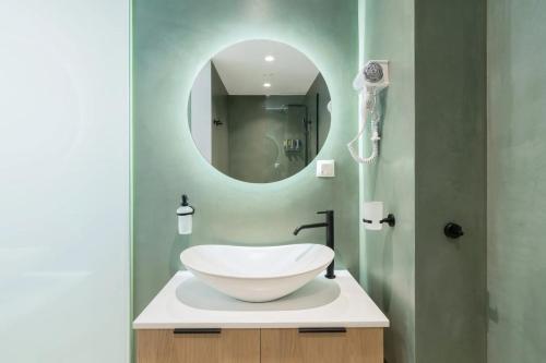 Athens Theatrou Apartments - image 9