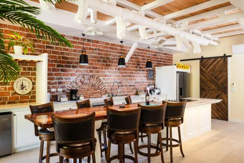 Villa Harmonia Pool and BBQ Steps to Beach in Potrero