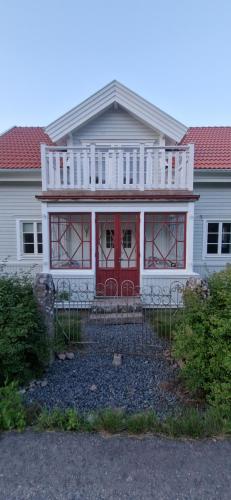 Entrance, Vackert sekelskifteshus pa bondgard i Vimmerby in Vimmerby