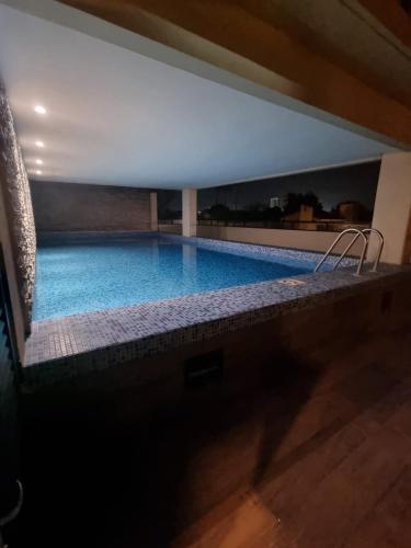 Ubicación Perfecta en Urbari Apartamento Ideal para Estancias Cortas - image 5