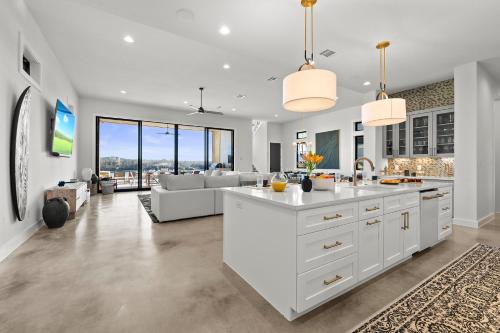 The Enclave New Listing Concierge Services in คิงส์แลนด์ (TX)