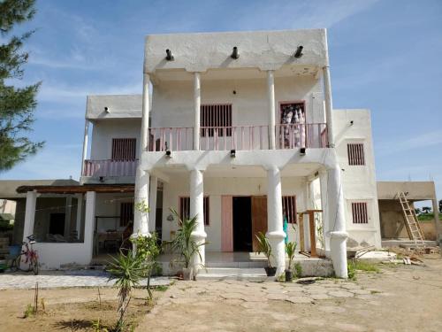 נוף חוץ, Chez Mado in נדנגנה