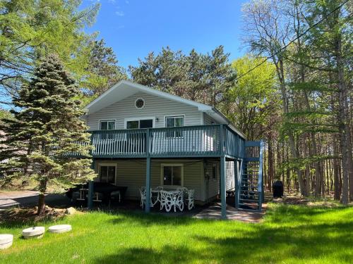 Vaade, Evergreen Escapes 4 BR with Game Room, Firepit near Kalahari and Camelback in Tobyhanna Township (PA)