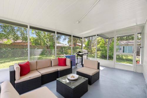 King-Style Retreat - 4 BR - Family Friendly