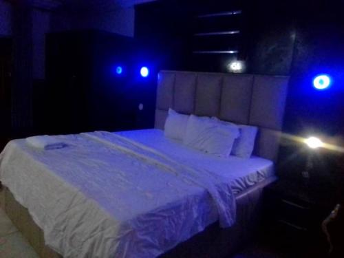 Flogate Hotel in Eнугу