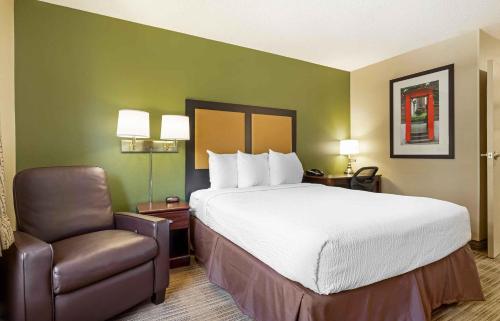 Extended Stay America Suites - Houston - Willowbrook - HWY 249 Room Type - Queen studio with 1 Queen Bed - Disability Access/Non-Smoking Extended Stay America Suites - Houston - Willowbrook - HWY 249 Room Type - Queen studio with 1 Queen Bed - Disability Access/Non-Smoking
