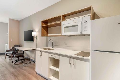 廚房, Extended Stay America Premier Suites - Charlottesville in 夏洛茨維爾 (VA)