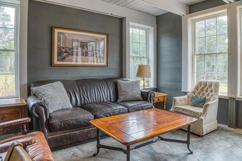 Brand New Barn House in สตอกบริดจ์ (MA)