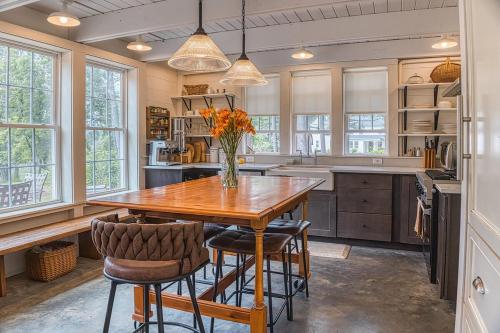 Brand New Barn House in สตอกบริดจ์ (MA)