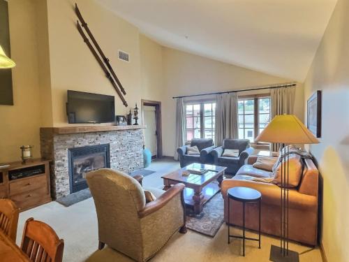 1 Bedroom Top floor Vaulted open space Base Area Luxury