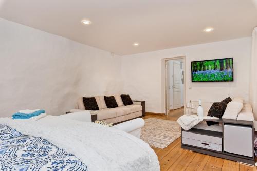 Old Town Central Apartment - image 5