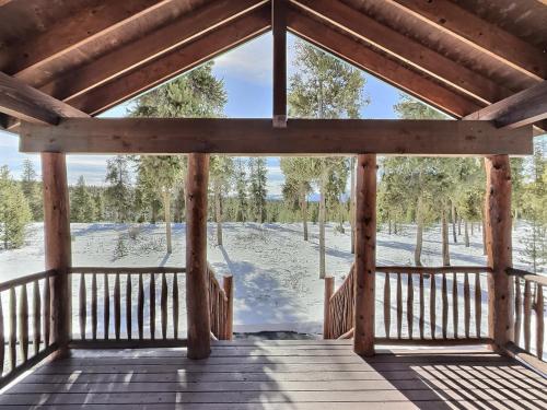 2 Bed Cabin Fireplace Lodgepole Pines