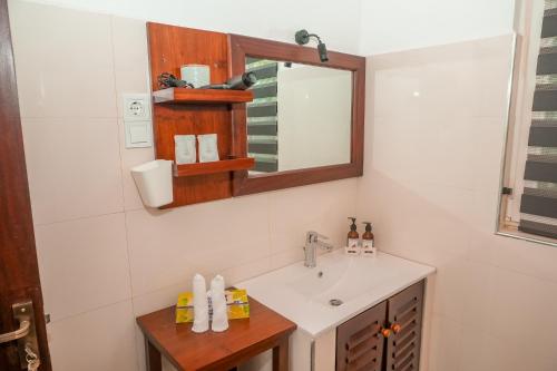 Beach Club Bungalow Induruwa - image 4