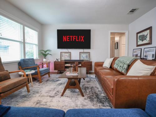 Vendégszoba, Flamingo Lane House - Entire House 3BD2BA w Peloton & Tesla Chgr in Highland Meadows