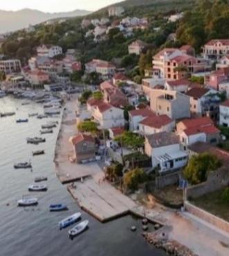 Apartman u sumi nedaleko od mora in Bigova