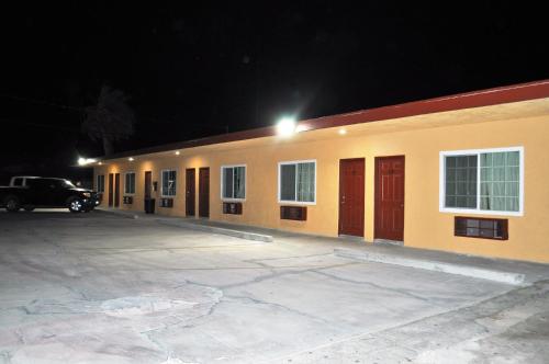 酒店外观, 阿奈斯宾馆 (A Nights Inn) in 里奇雷斯特(CA)