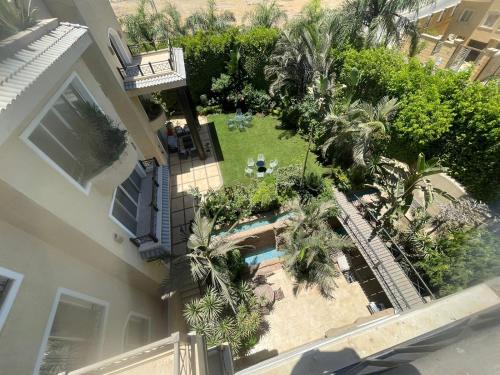 السياحيه الاولي, Madinat as-Sadis min Uktubar (Foto 3)