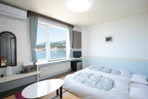 Standard Twin Room with Sea View