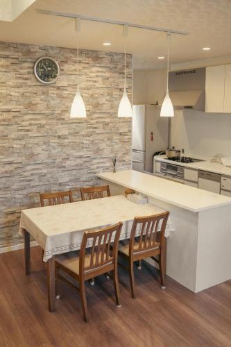 宜家包栋3层一户建,关西空港直达,4室一厅1浴2卫,免费车库