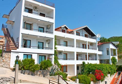 Apartments Villa Milna 1 4