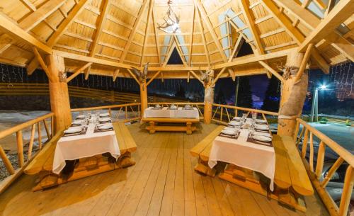 餐廳, Hotel Pid Strihoju in 波利亞尼察