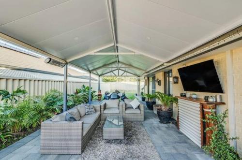Balcony/terrace, Room in a house in Australind