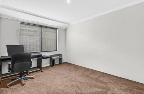 Room in a house in Australind