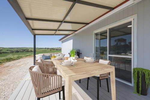 Modern Retreat with Stunning Panoramic Views in Toodyay