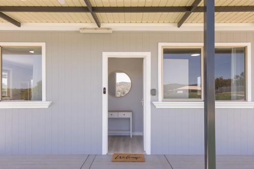 Modern Retreat with Stunning Panoramic Views in Toodyay