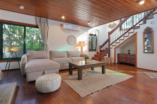 Közös társalgó / TV, THE HOUSE ROSH PINA - 2BRM WITH POOl in Rosh Pina