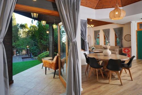 THE HOUSE ROSH PINA - 3BRM WITH POOl in روش بينا سيتي سنتر