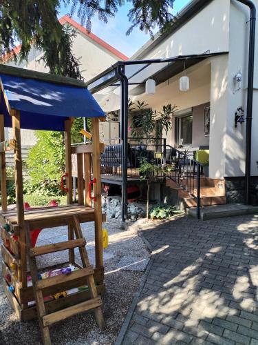 Victórió vendégház – khách sạn tại Kertvaros
