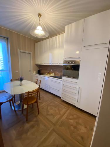 Trilocale Prestigioso via Ripamonti pochi passi dallo IEO e 10 minuti auto HUMANITAS 15 minuti dal c in Opera