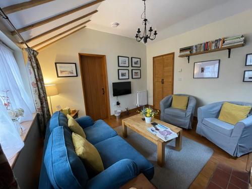All Seasons Cottage Breaks - Tap to explore photos