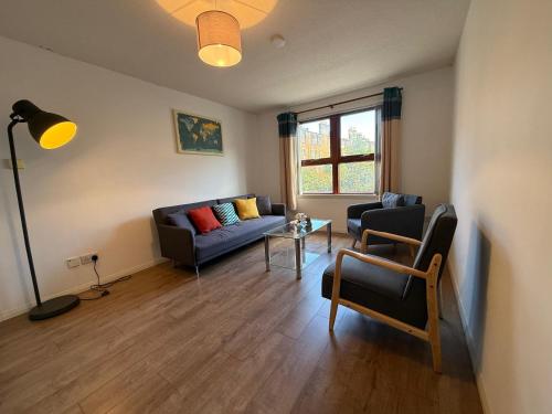 Flat near to City Centre attractions - Free parking, Edinburgh (photo 8)