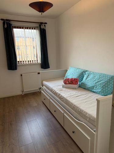 Flat near to City Centre attractions - Free parking, Edinburgh (photo 6)