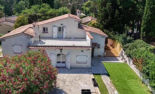 Premium house in Mougins with Private Tennis in Мужен