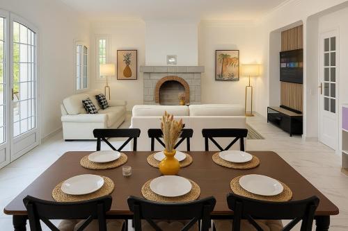 Premium house in Mougins with Private Tennis in Мужен
