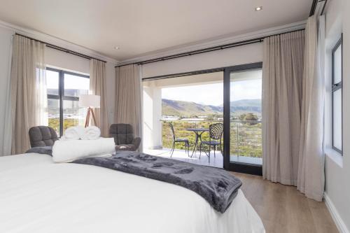 Relax in comfort and style with a swimming pool, aircons and braai room, Hermanus (zdjęcie 9)