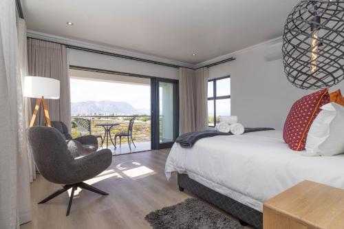 Relax in comfort and style with a swimming pool, aircons and braai room, Hermanus (zdjęcie 8)