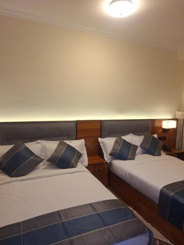 Point Central Hotel - image 3